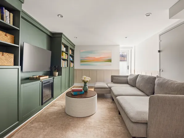 473 Bainbridge Street image 8 of 12