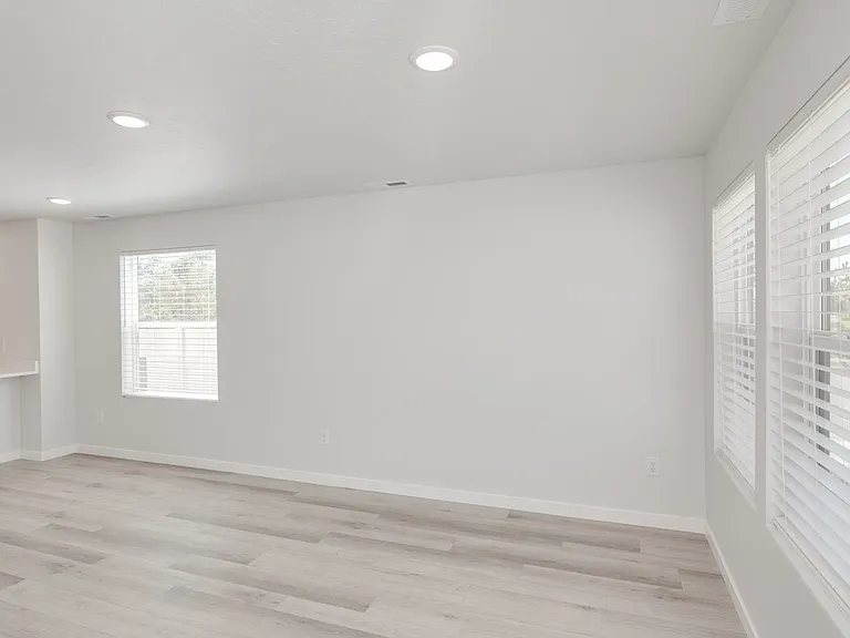 1673 S Arborwood Ln — Photo 3
