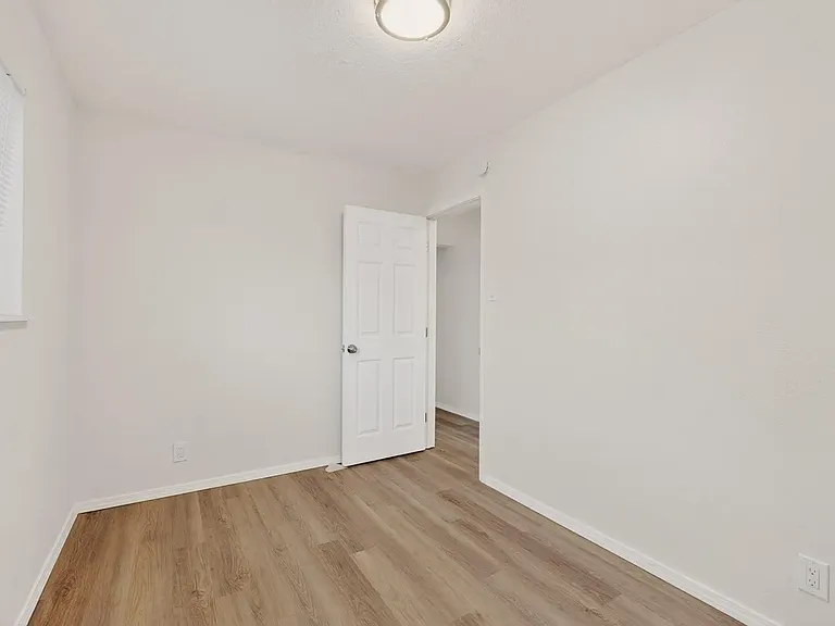 8320 Trumbull Ave SE — Photo 19