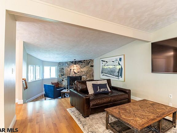 5th image of 21 N Barkway Ln
