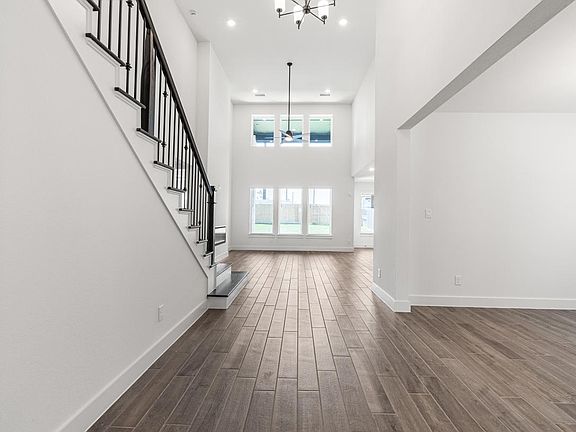 Entry to the Bolivar with a view of the dining room