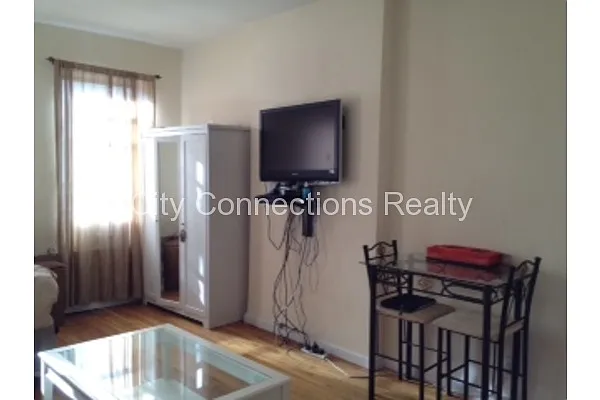 Rented by City Connections Realty | media 49