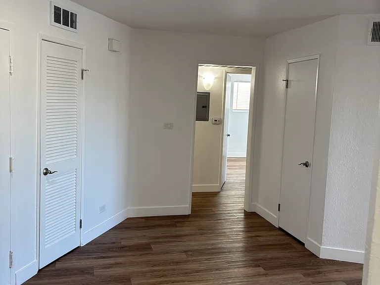 7918 Reseda Blvd — Photo 94