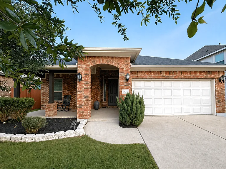 2432 Granite Hill Dr — Photo 10
