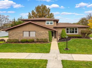 7218 Gold Grove Pl, Darien, IL 60561