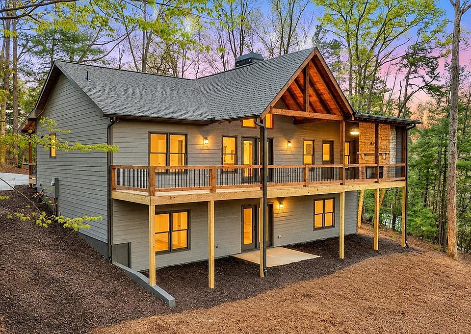 1st image of 375 Seneca Dr