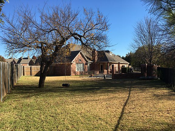 5th image of 2317 SW 105th Ct