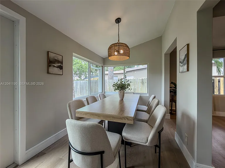 1813 SW 10th St — Photo 19