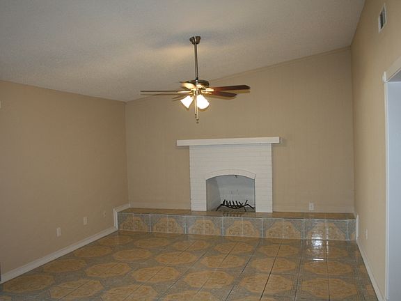5th image of 1802 Guinevere St