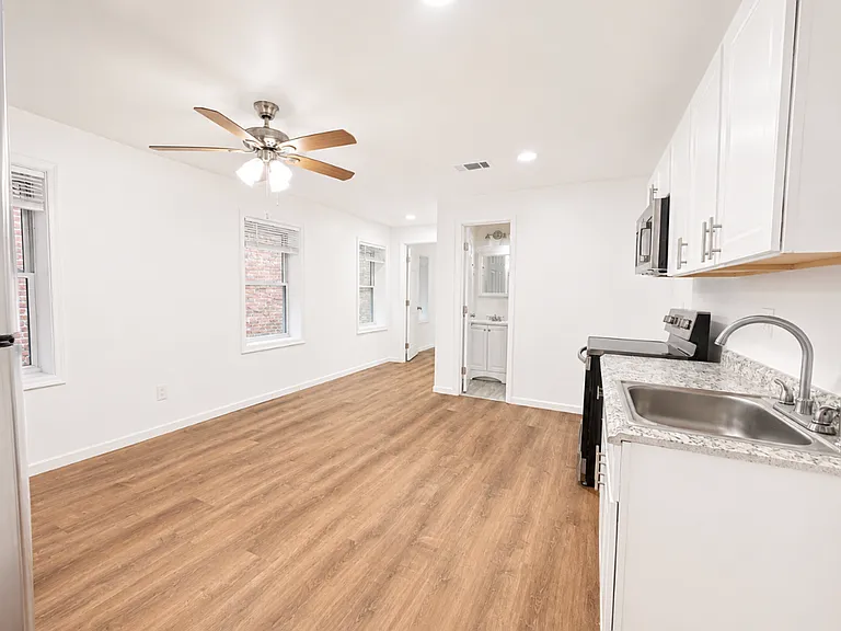 318 N Paca St — Photo 15