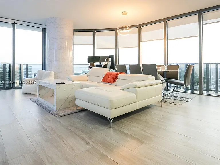 55 SW 9th St #3906 — Photo 20