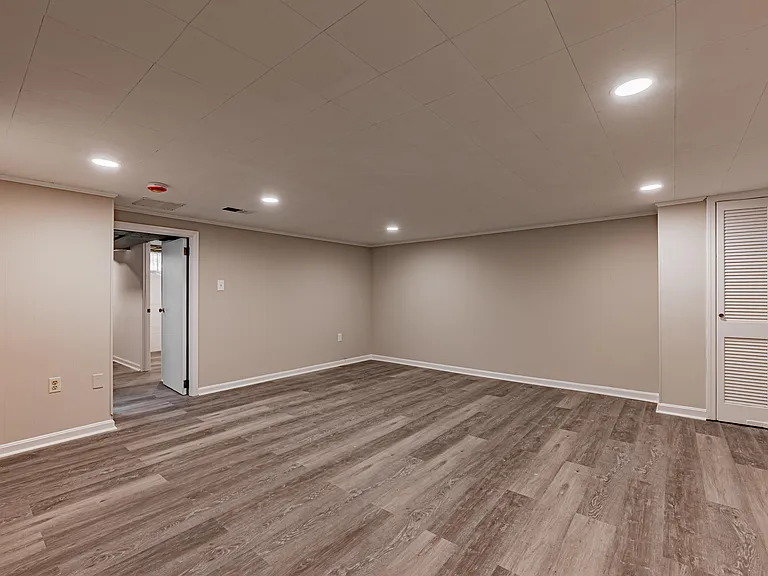 1565 Dellsway Rd — Photo 25