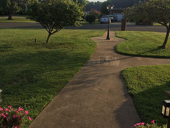 3rd image of 806 McClain Dr
