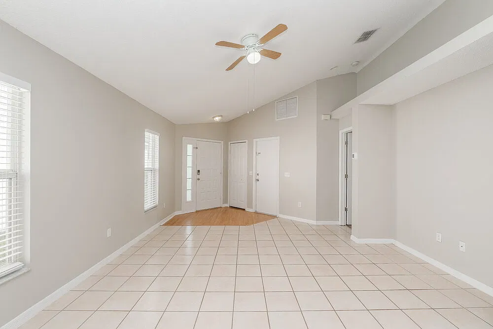 3 bed, 2.0 bath, 1269 sqft, $3,290 — Photo 3