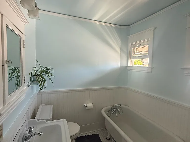 4534 Thackeray Pl NE — Photo 18