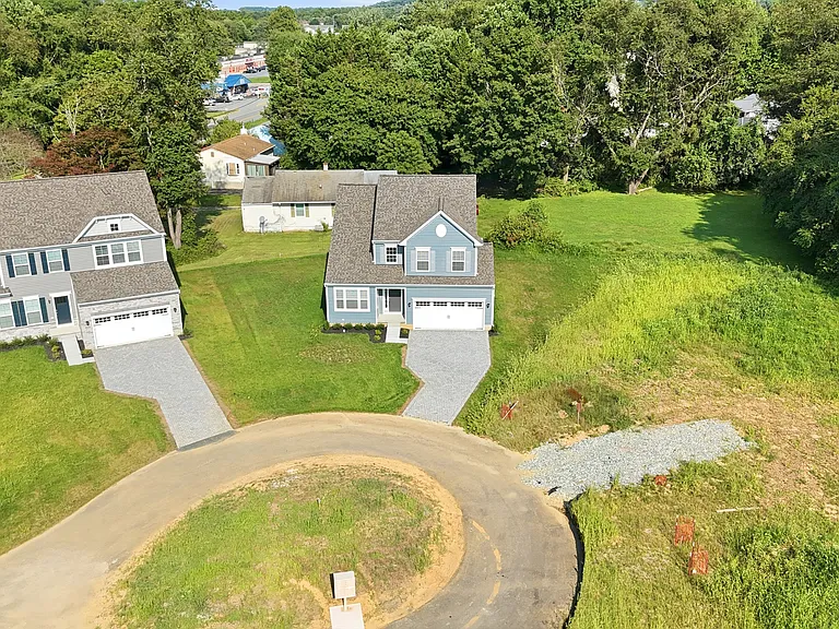 116 Rose Ct — Photo 2