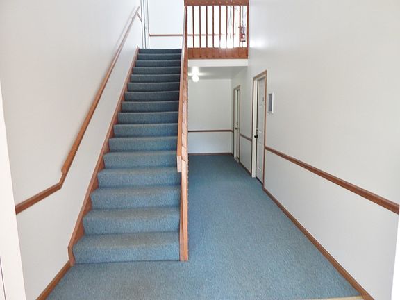 Well maintained Hallway!!