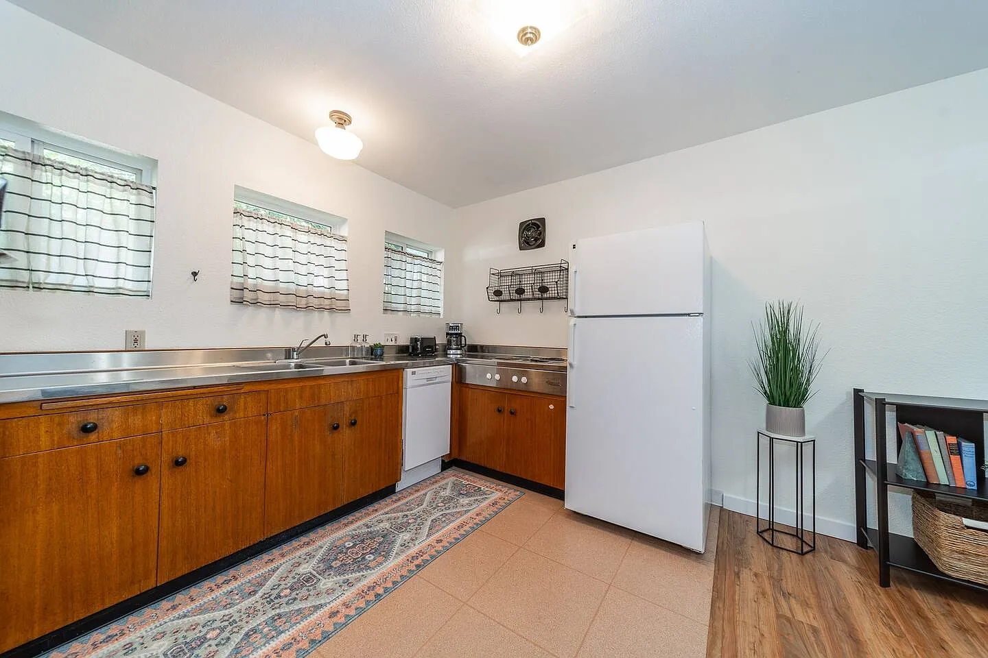 2 bed, 683 sqft, $2,400 — Photo 4