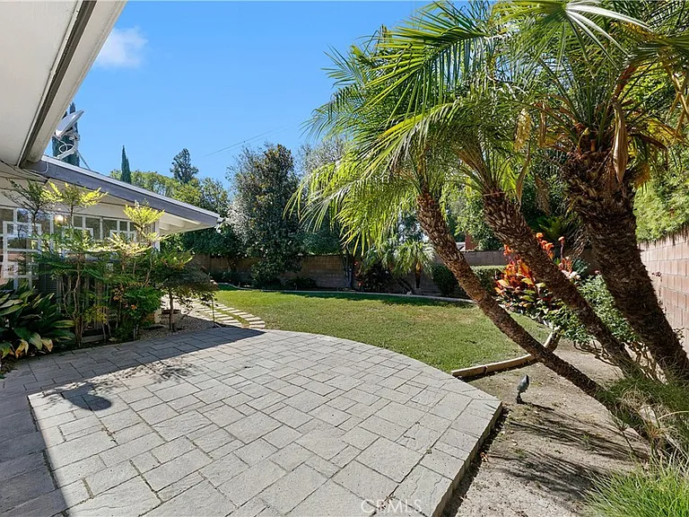 22951 Austin St — Photo 52