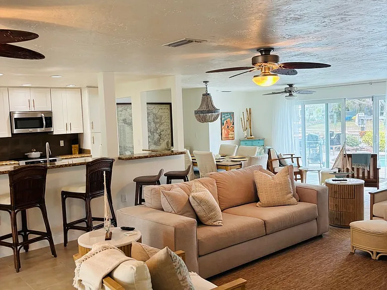 606 Key Royale Dr — Photo 9