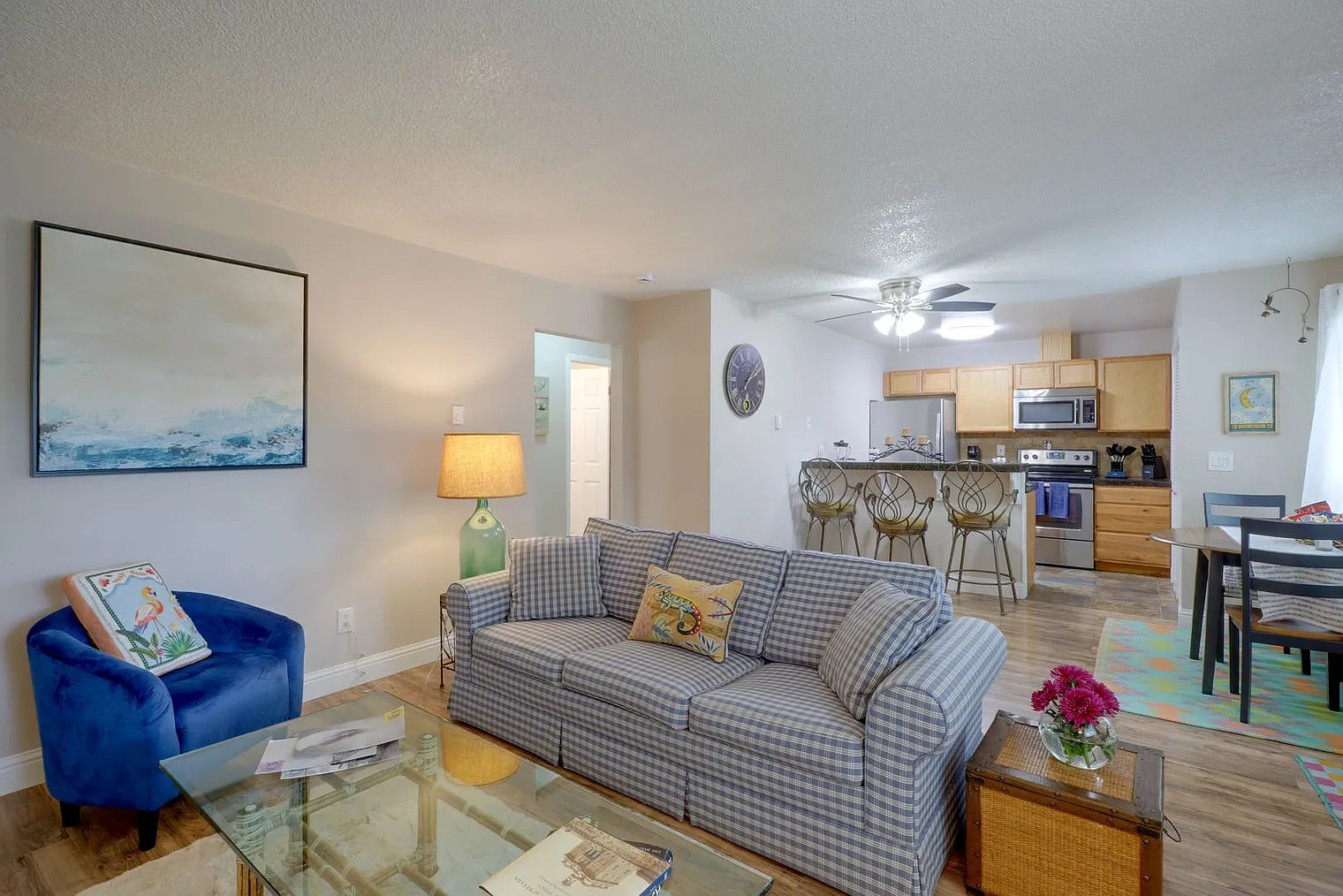2 bed, 1.0 bath, 990 sqft, $3,027 — Photo 3