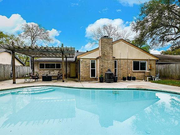 2nd image of 2835 Heritage Bend Dr
