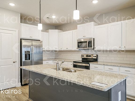 3rd image of 3709 Oak Leaf Way #E