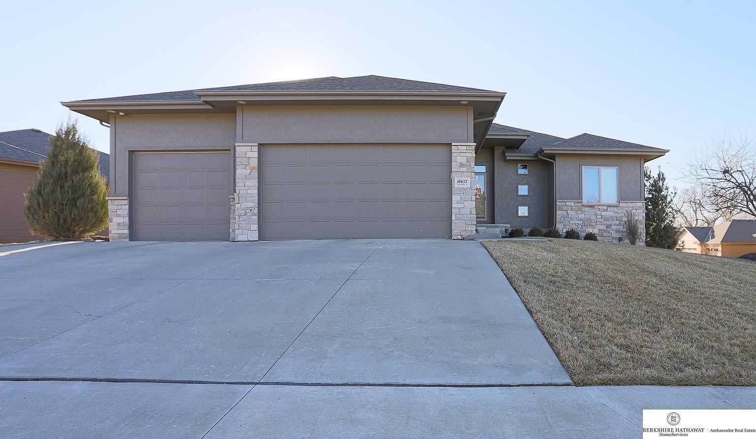 19627 Brookside Ln, Gretna, NE 68028 | Zillow