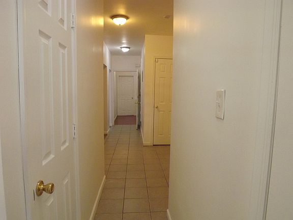 3rd image of 960 E 223rd St #2