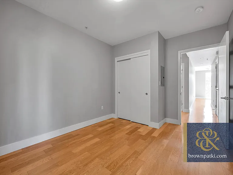 566 S Van Ness Ave #11I — Photo 13