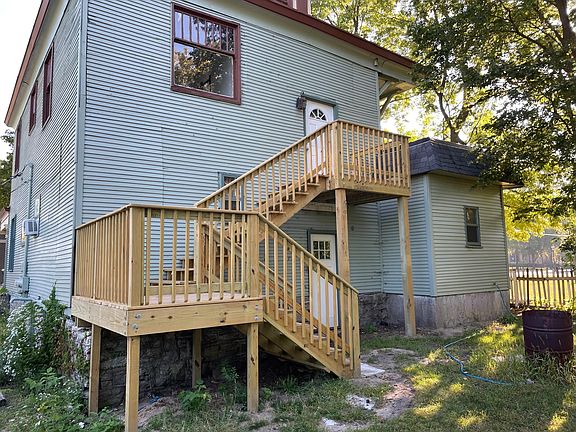 2nd image of 515 Grove St APT 2