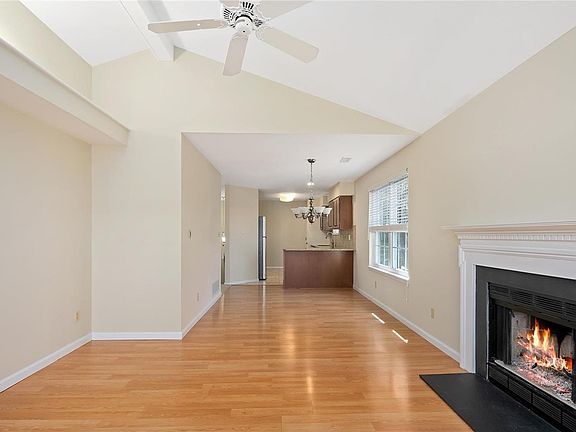 5th image of 11960 Autumn Lakes Dr