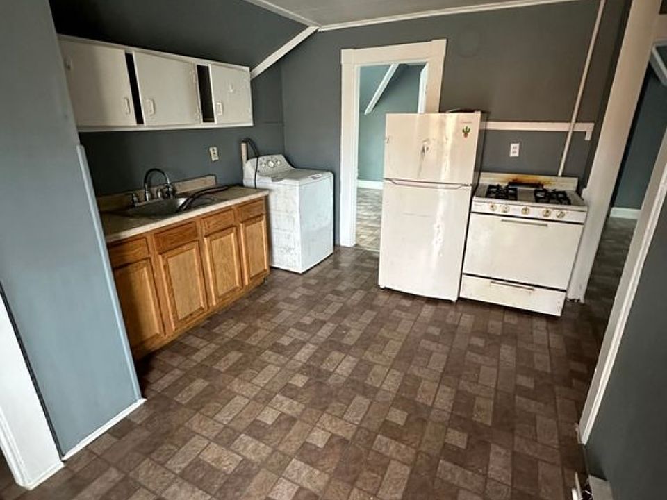 1st image of 45 E Farm St Floor 3