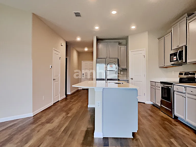 225 Edge Park Trl — Photo 5