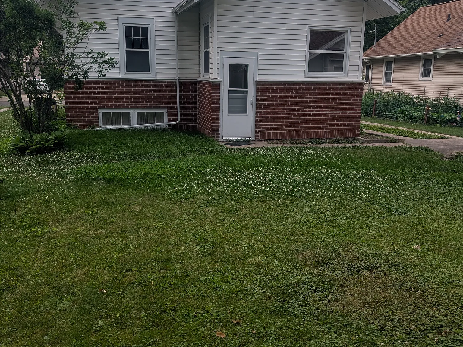 2 bed, 1.5 bath, 1188 sqft, $1,300 — Photo 2