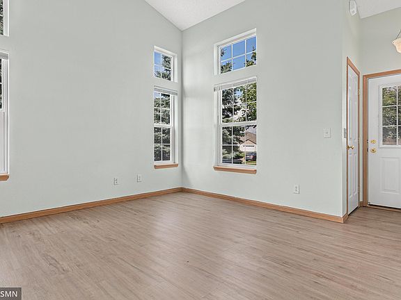 4th image of 78 Bridgewater Trl