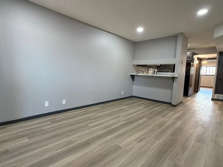1121 N 28th St #6 — Photo 7