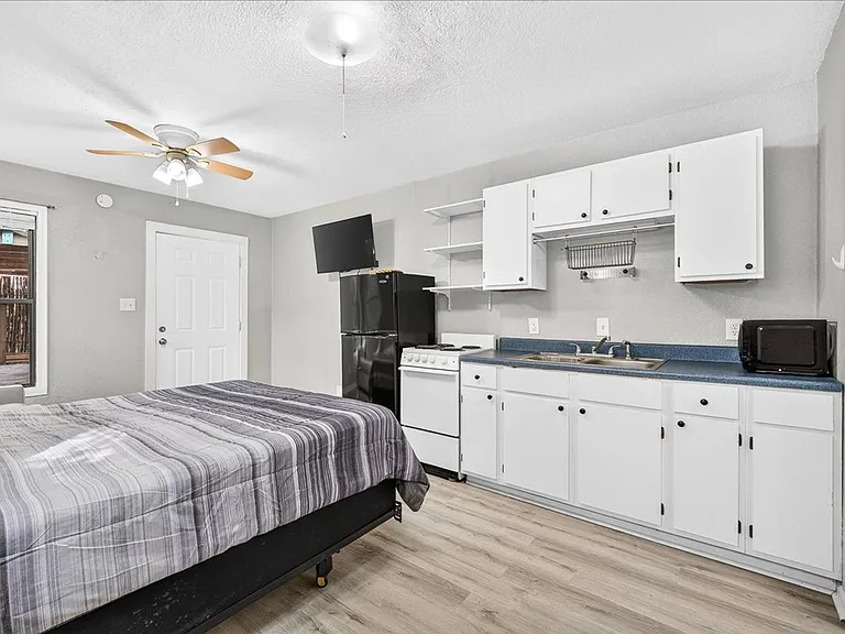 314 Melrose St — Photo 27