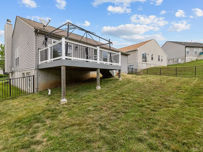 6593 Buckingham Palace Dr — Photo 49