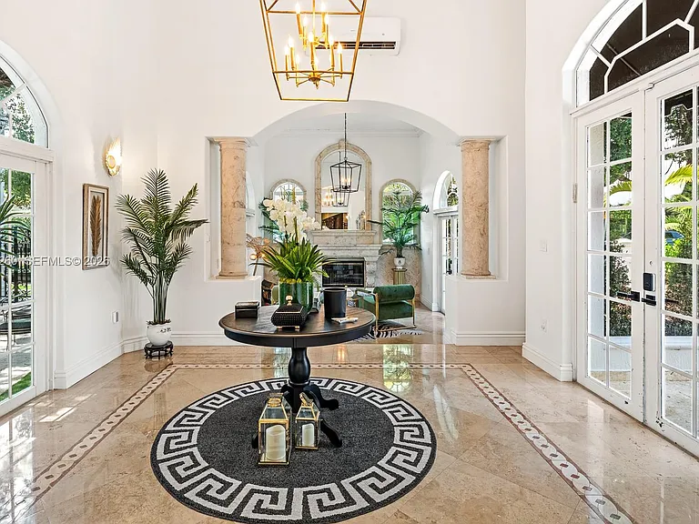 1224 Almeria Ave — Photo 8