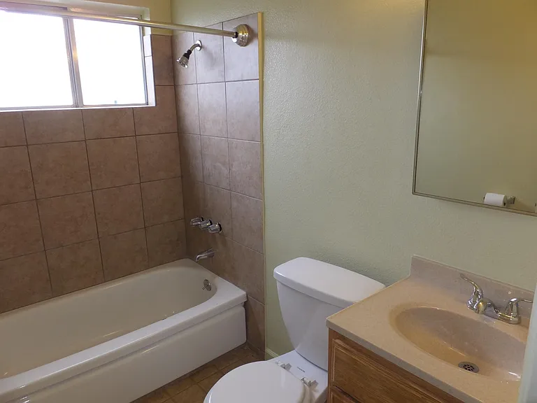 5230 N Long Beach Blvd — Photo 7