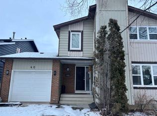40 SW Bernard Way NW, Calgary, AB T3K 2E9