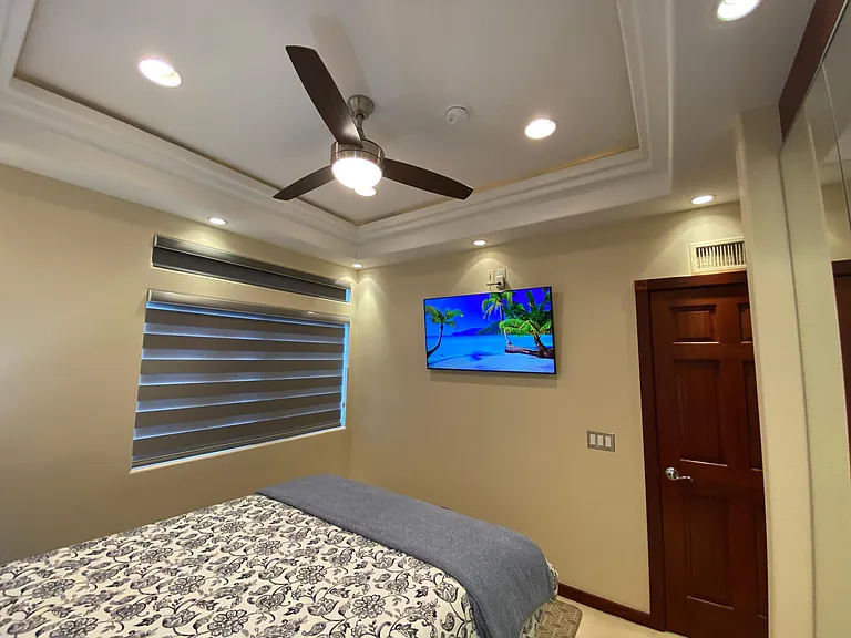 Guest bedroom/smart TV