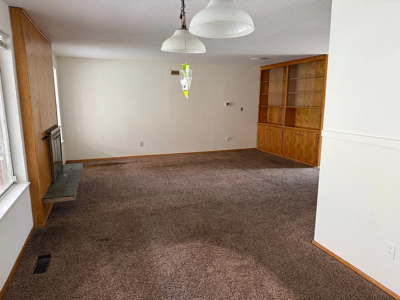 3 bed, 2500 sqft, $2,600 — Photo 3