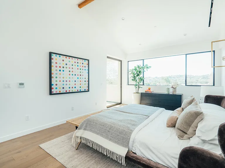 2846 Alsace Ave — Photo 9