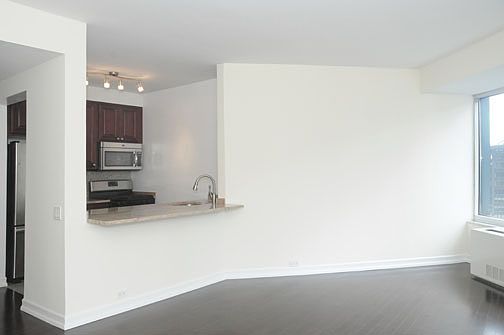 3rd image of 150-156 W 56th St APT 3712