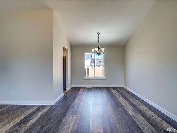 5th image of 1315 202nd St E