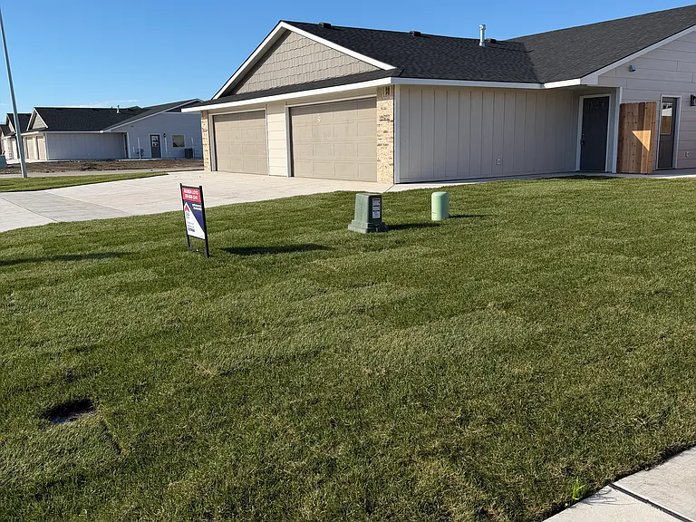 16902 W Lawson St — Photo 3