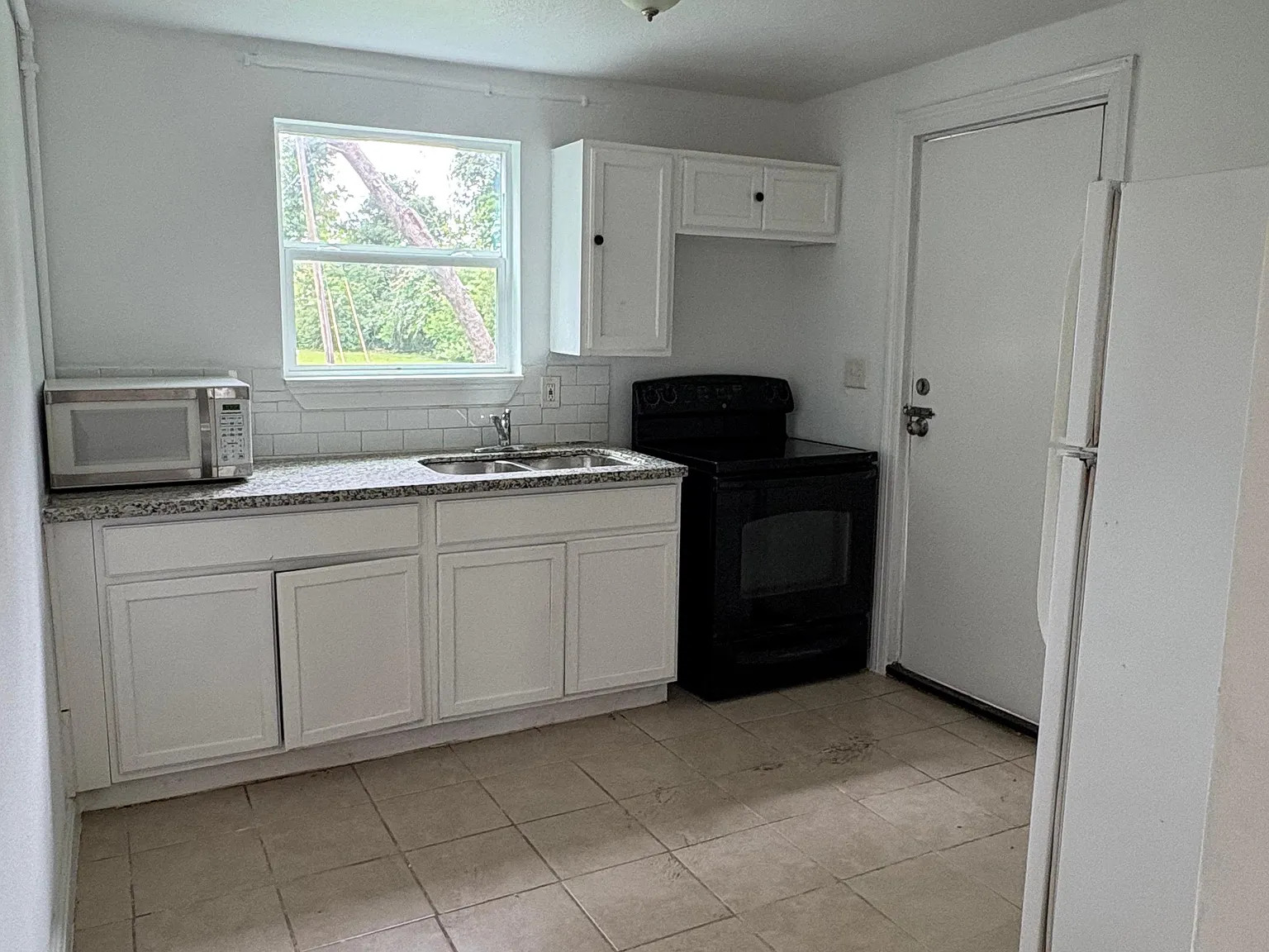 1 bed, 250 sqft, $950 — Photo 4