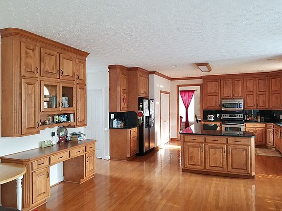 3rd image of 423 Richter Ln